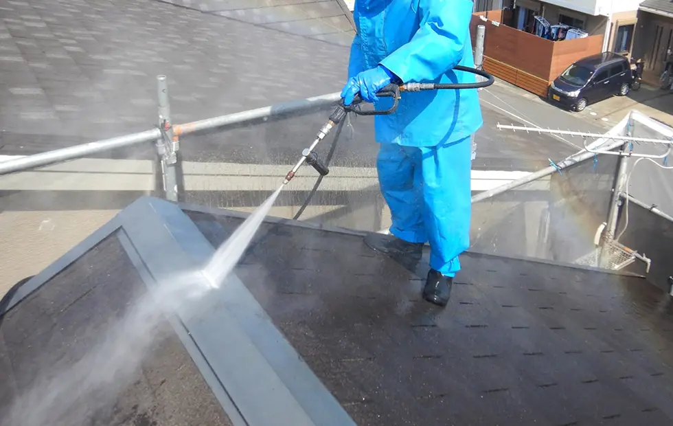 コロニアル　屋根塗装　高圧洗浄