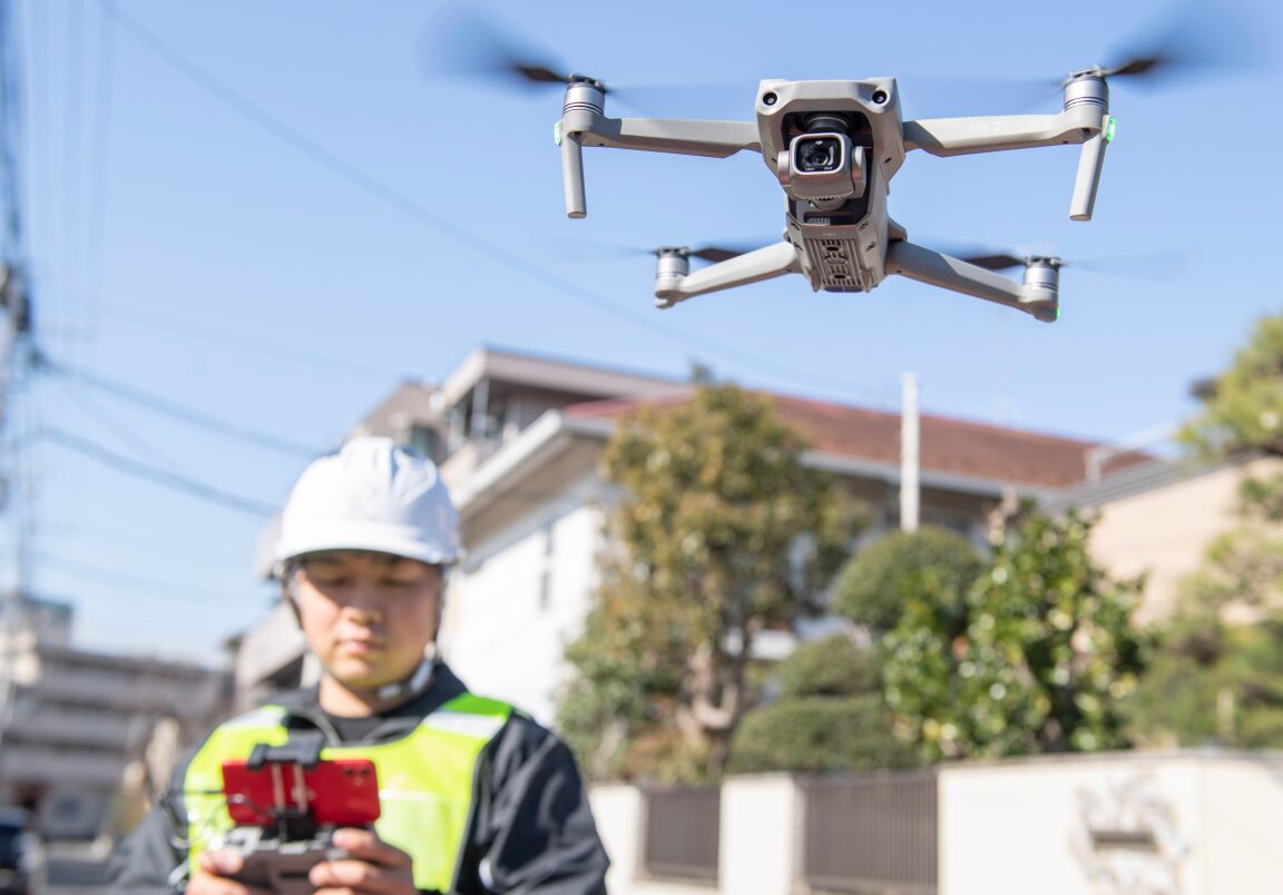 ドローンで調査する様子