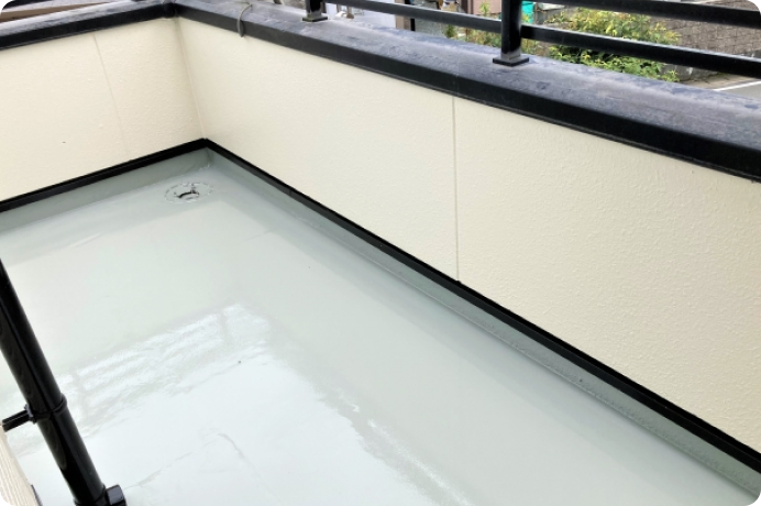 防水工事施工後の水はけのよいベランダ